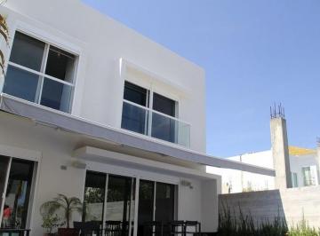 Casa · 292m² · 2 Recámaras · 2 Estacionamientos · Isla Dorada