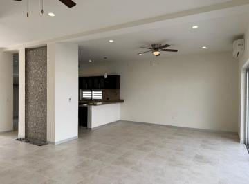 Casa · 280m² · 3 Recámaras · 2 Estacionamientos · Oportunidad de Inversión en Sm 12! Venta de Casa Residencial