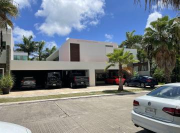 Casa · 1200m² · 6 Recámaras · 6 Estacionamientos · Casa en Venta Villa Magna