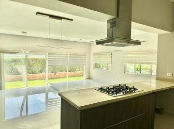 Casa · 325m² · 3 Recámaras · 2 Estacionamientos · Isla Dorada Casa en Venta