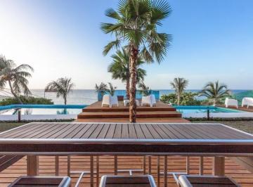 Casa · 1250m² · 5 Recámaras · 4 Estacionamientos · Casa en Venta Zona Hotelera