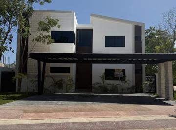 Casa · 394m² · 4 Recámaras · 3 Estacionamientos · Lagos del Sol Casa en Venta