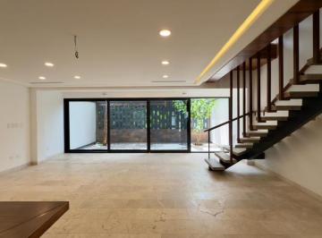 Casa · 242m² · 3 Recámaras · 2 Estacionamientos · Arbolada Casa en Venta