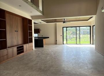 Casa · 360m² · 4 Recámaras · 4 Estacionamientos · Casa - Lagos del Sol