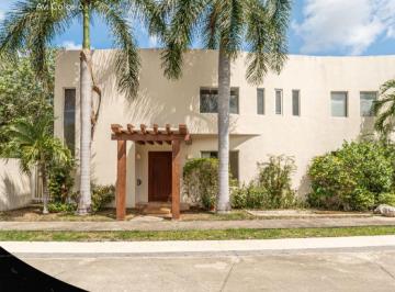 Casa · 650m² · 4 Recámaras · 6 Estacionamientos · Casa - Residencial Villa Magna