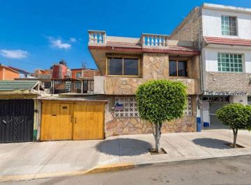 Casa de 4 habitaciones, Iztapalapa · Casa en Unidad Hab. Vicente Guerrero Iztapala de Garantiía Bancaria, Oportunidad Única.