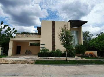 Casa · 278m² · 3 Recámaras · 3 Estacionamientos · Venta Residencia Amueblada en El Yucatan Country Club Yyc