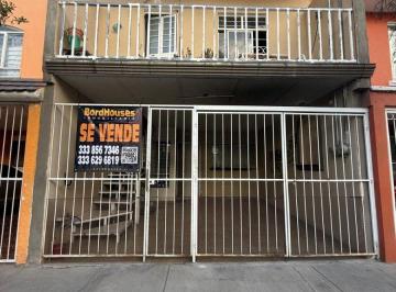 Casa de 5 habitaciones, San Pedro Tlaquepaque · Casa en Venta en Parques de Santa Maria en Tlaquepaque