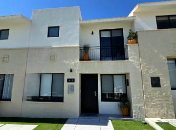 Casa · 121m² · 4 Recámaras · 2 Estacionamientos · Zakia