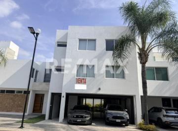 Casa en condominio · 301m² · 3 Recámaras · 6 Estacionamientos · Casa en Venta con Amenidades - (4)