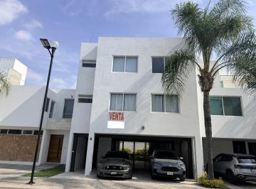 Casa en condominio · 301m² · 3 Recámaras · 6 Estacionamientos · Casa en Venta con Amenidades - (4)