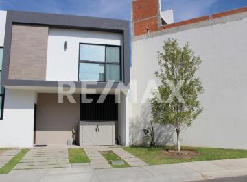 Casa en condominio · 172m² · 3 Recámaras · 2 Estacionamientos · Casa en Venta en Carlota II - (4)