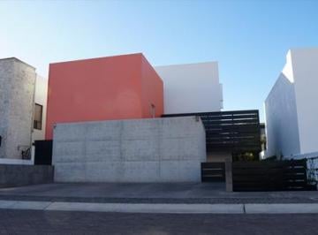 Casa en condominio · 388m² · 3 Recámaras · 4 Estacionamientos · Residencia en Venta en Rinconada Jurica - (4)
