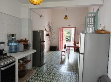 Casa · 237m² · 5 Recámaras · 1 Estacionamiento · Casa en Venta en Colonia Americana - (4)