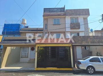 Casa · 228m² · 3 Recámaras · 1 Estacionamiento · Casa en Venta Col. Galaxia, Ecatepec - (4)