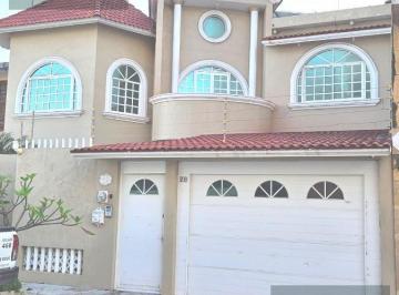 Casa · 465m² · 4 Recámaras · 2 Estacionamientos · Casa en Venta en Jardines de Virginia, Boca del Rio, Veracruz