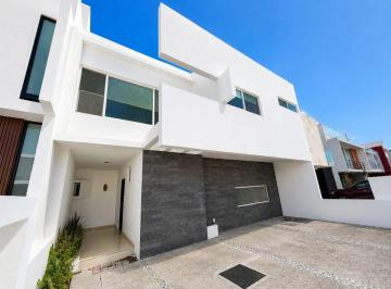 Casa de 3 habitaciones, El Marqués · Zen House, Queretaro Casa en Venta en 3 Recamaras, Cuarto de Servicio, Alberca