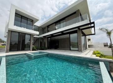 Casa de 4 habitaciones, Cuernavaca · Residencia en Venta en El Fraccionamiento Lomas de Cocoyoc