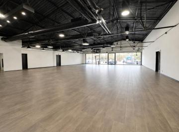 Local comercial · 595m² · 4 Estacionamientos · Local en Renta en Valle Oriente, Las Torres, Monterrey, N. L.