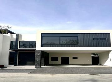 Casa · 260m² · 3 Recámaras · 2 Estacionamientos · Casa - Venta