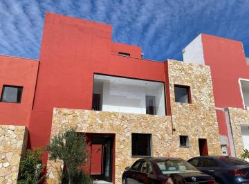 Casa · 140m² · 3 Recámaras · 2 Estacionamientos · Casa Amueblada, Recámara en Pb y Roof Garden en Punta del Cielo