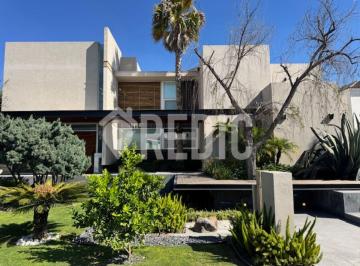 Casa de 4 habitaciones, Querétaro · Casa en Venta en Campanario Minimalista de 4 Hab.