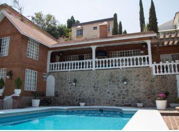 Casa · 502m² · 5 Recámaras · 3 Estacionamientos · Renta de Casa en La Pradera Cuernavaca con un Amplio Jardín y Alberca