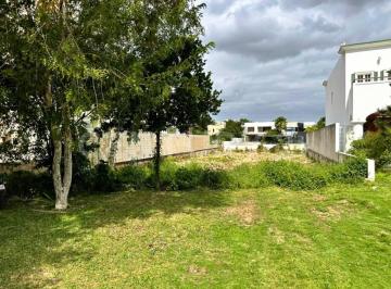 Terreno / Lote · 647m² · 3 Estacionamientos · Terreno en Venta en Lagos del Sol