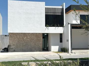 Casa · 272m² · 4 Recámaras · 2 Estacionamientos · Casa en Monte Sabino Residencial