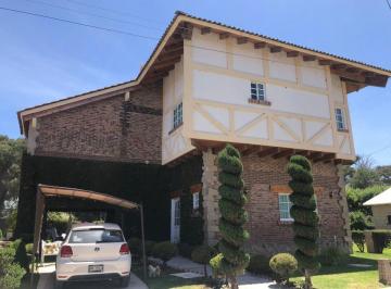 Casa de 3 habitaciones, Tequisquiapan · Linda Casa en Venta en Fraccionamiento Exclusivo Estilo Inglés— Tequisquiapan, Qro.