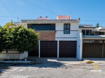 Casa · 332m² · 4 Recámaras · 2 Estacionamientos · Casa en Venta en Arboledas de San Ignacio, con Cuatro Habitaciones