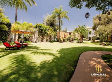 Casa · 721m² · 4 Recámaras · 6 Estacionamientos · Casa en Venta en Fraccionamiento La Providencia