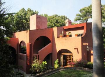 Casa en condominio · 562m² · 4 Recámaras · 2 Estacionamientos · Casa en Venta en Condominio. en Preciosa Ex Hacienda a 25 Minutos de Cuernavaca.