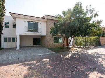 Casa en condominio · 315m² · 3 Recámaras · 3 Estacionamientos · Casa en Venta en Lomas del Valle