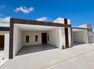 Casa · 130m² · 2 Recámaras · 2 Estacionamientos · Venta de Casa en Fraccionamiento Lomas de La Rioja un Nivel
