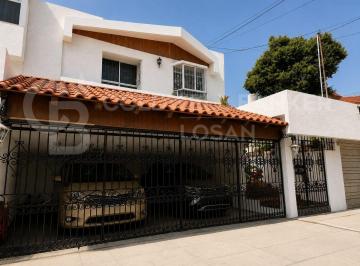 Casa de 4 habitaciones, Naucalpan de Juárez · Casa en Venta Miguel S. Macedo, Ciudad Satélite