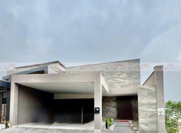 Casa · 720m² · 3 Recámaras · 2 Estacionamientos · Casa en Venta en San Pedro Garza García