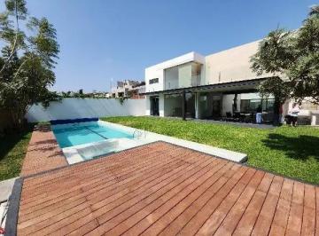 Casa · 620m² · 3 Recámaras · 12 Estacionamientos · Casa en Vista Hermosa