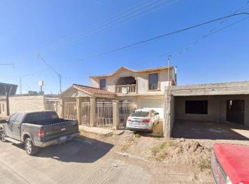 Casa de 4 habitaciones, Cuauhtémoc · Casa en Remate Manzanas Delicias Chihuahua!