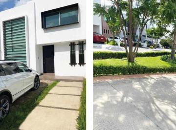 1 · Casa en Venta en Valle Altozano, Morelia