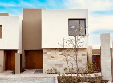 Casa · 200m² · 3 Recámaras · 2 Estacionamientos · Casa con Recámara en Planta Baja Estudio, en Venta en Juriquilla, Querétaro