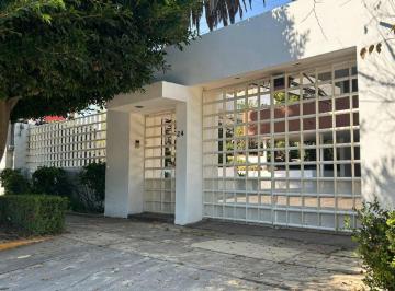 Casa de 4 habitaciones, Naucalpan de Juárez · Casa con 4 Recámaras en Venta, 558 m² de Terreno, 429 de Construcción, Ciudad Satélite, $13,000,000
