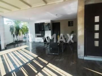 Casa · 213m² · 3 Recámaras · 2 Estacionamientos · Casa Amueblada Moderna Equipada Totalmente| Cumbres San Agustín | Alberca | Privacidad | Zona Ponien