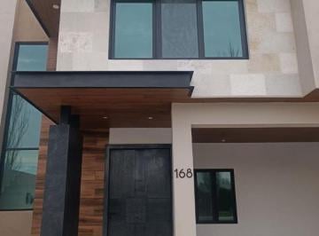 Casa de 4 habitaciones, Saltillo · Casa en Venta en Alcazar