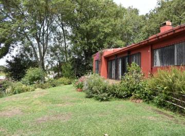 Casa · 696m² · 5 Recámaras · 20 Estacionamientos · Casa Sola en Venta en Santa María Ahuacatitlán