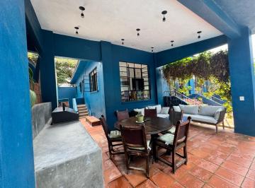 Casa · 300m² · 4 Recámaras · 2 Estacionamientos · Casa en en Venta en Privada con Portón Eléctrico, Las Palmas Cuernavaca