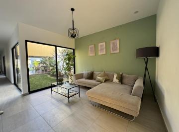 Casa en condominio · 250m² · 4 Recámaras · 2 Estacionamientos · Casa en Condominio Paraíso Jiutepec, Inversión