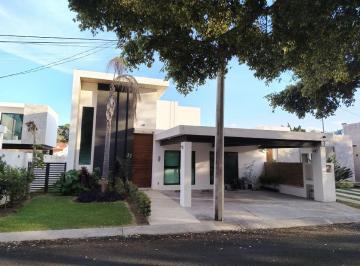 Casa de 4 habitaciones, Atlatlahucan · Casa con 4 Dorm. y 350 m² de Superficie de Terreno en Lomas de Cocoyoc en Renta y Vacacional