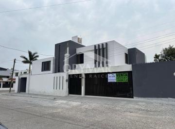 Casa · 4 Recámaras · Casa en Fraccionamiento Tancol 33