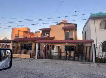 Casa de 6 habitaciones, Manzanillo · Casa en Renta en Las Brisas, Manzanillo, Colima, Para Oficinas
